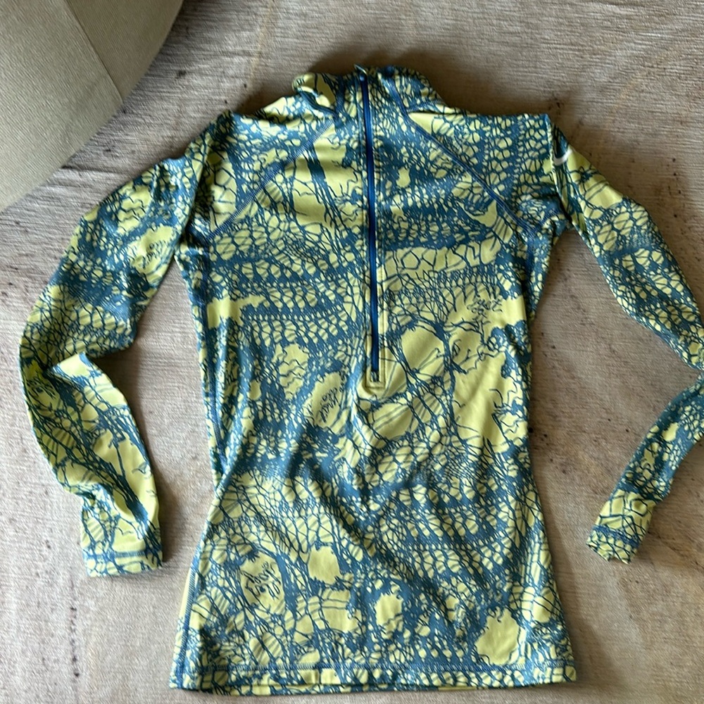 Nike pro happy zip pullover jacket size small